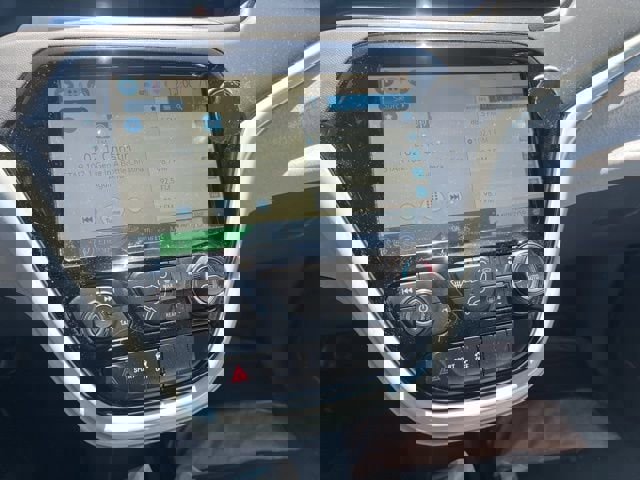 Used 2020 Chevrolet Bolt Premier w/ Infotainment Package image 8