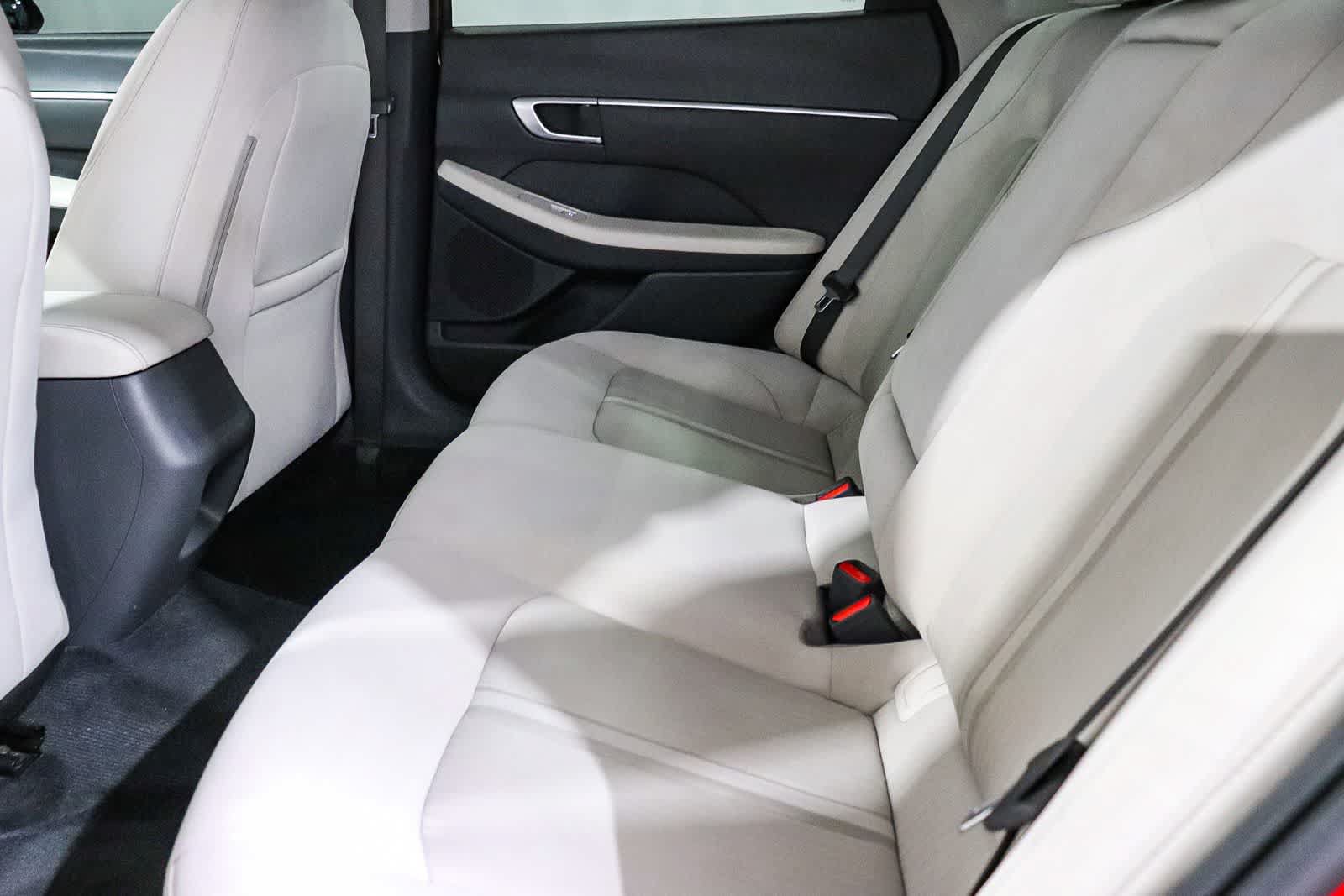 Used 2021 Hyundai Sonata SEL w/ Preferred Accessory Package FWD image 18
