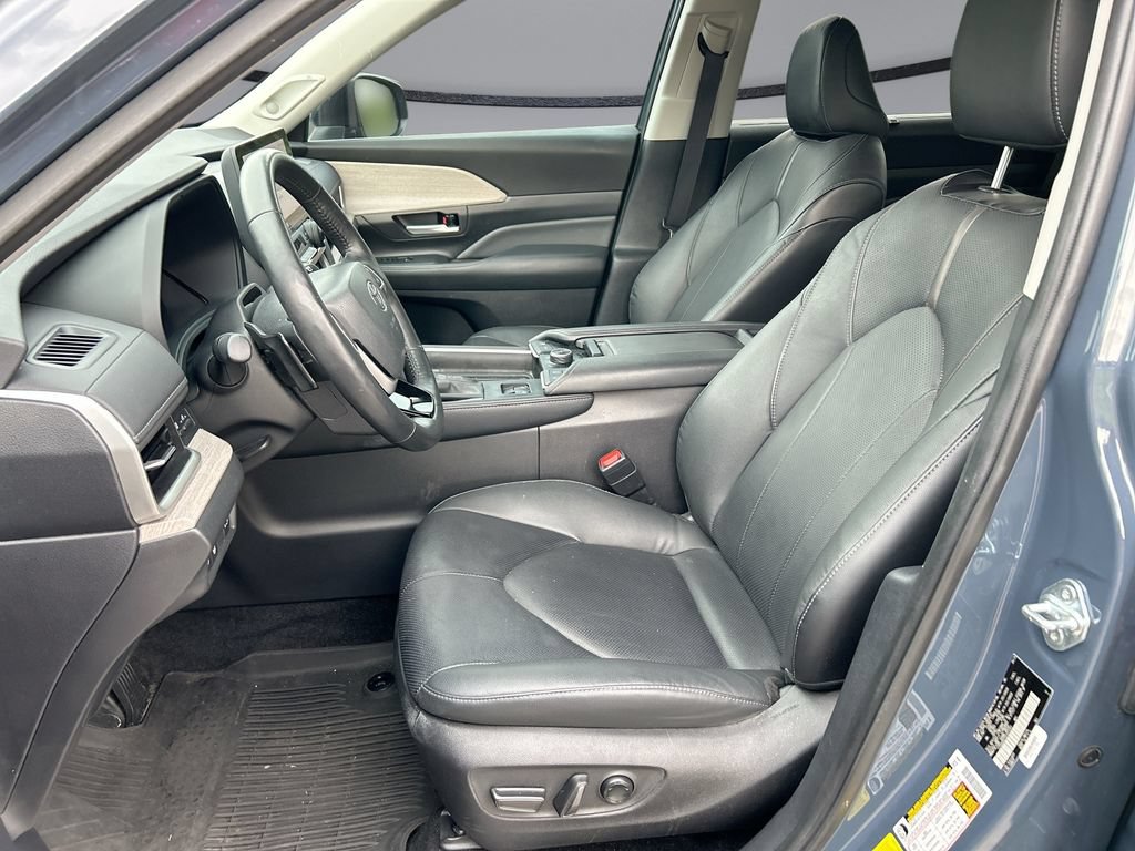 Used 2024 Toyota Grand Highlander AWD image 11