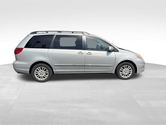 Used 2008 Toyota Sienna XLE FWD image 8