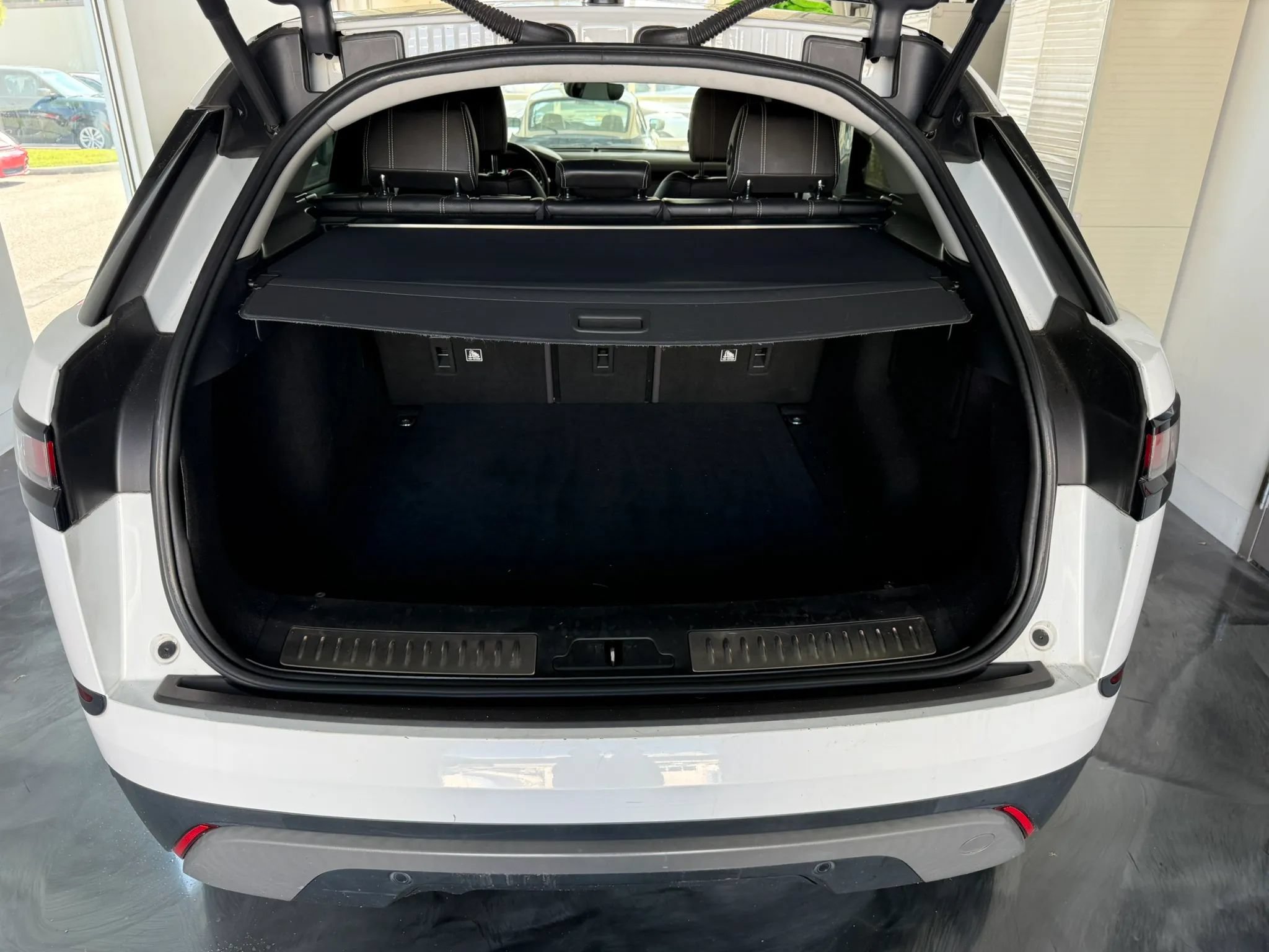 Used 2020 Land Rover Range Rover Velar S AWD/4WD image 34