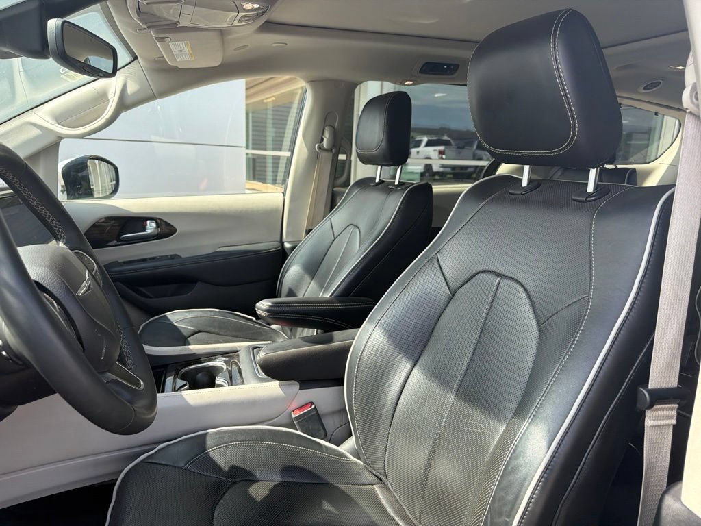 Used 2023 Chrysler Pacifica Limited FWD image 10