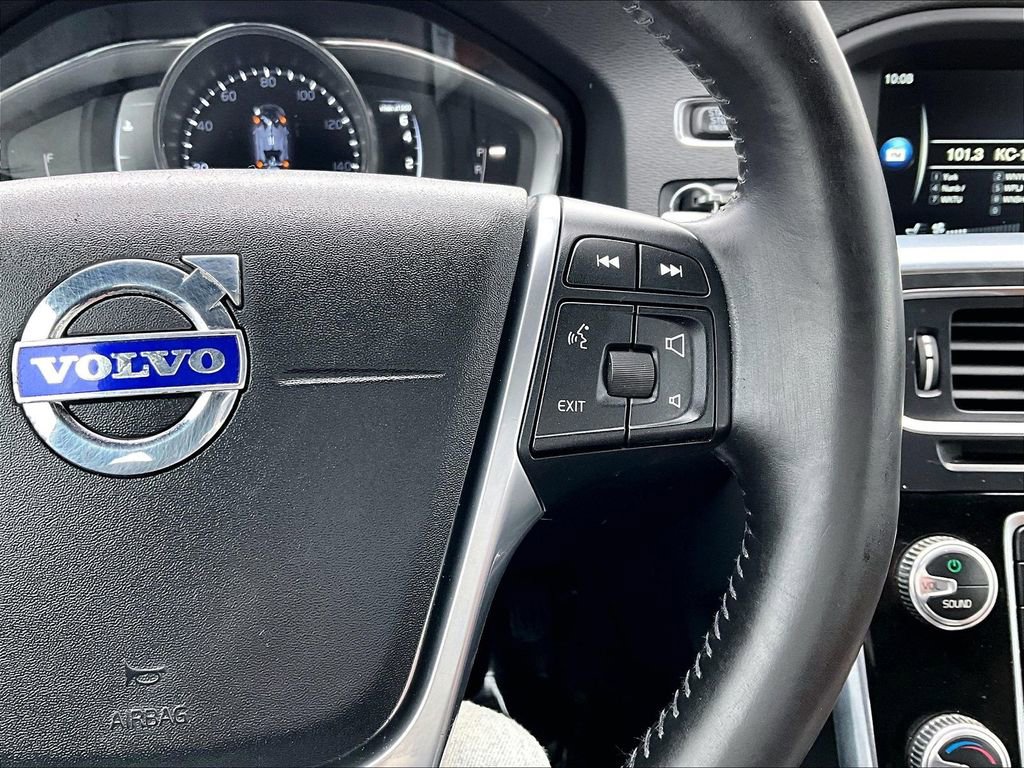 Used 2016 Volvo V60 T5 Premier w/ Climate Package image 17