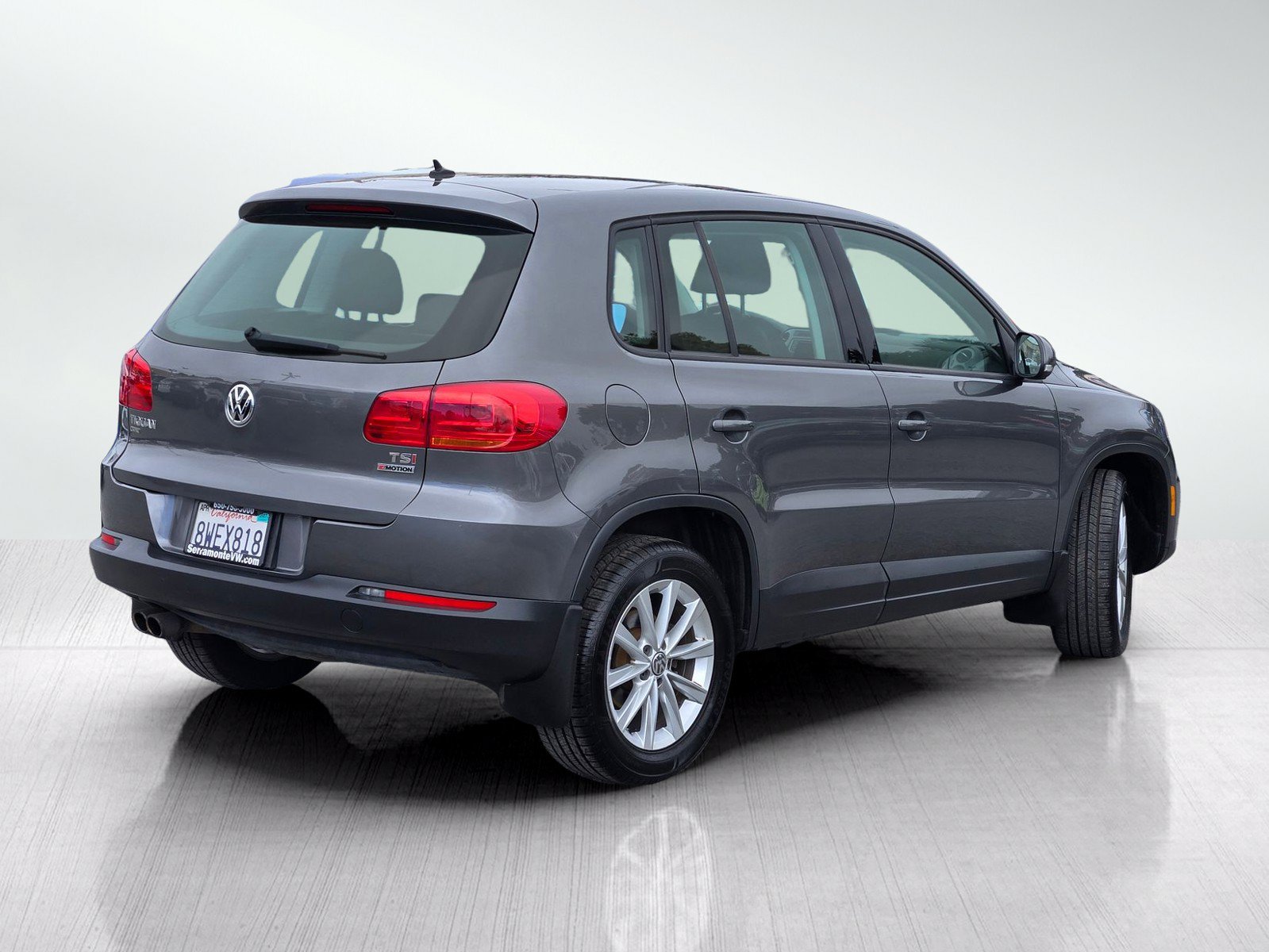 Used 2017 Volkswagen Tiguan Limited w/ Alloy Wheels Package AWD/4WD image 4
