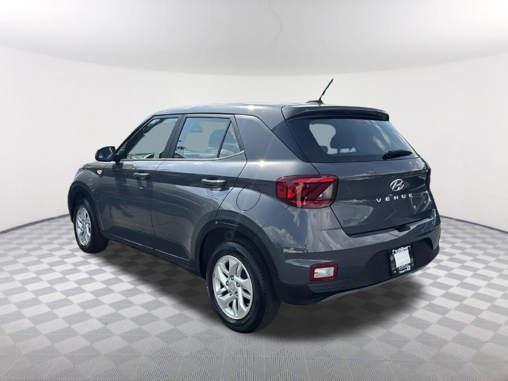 Used 2025 Hyundai Venue SE FWD image 7