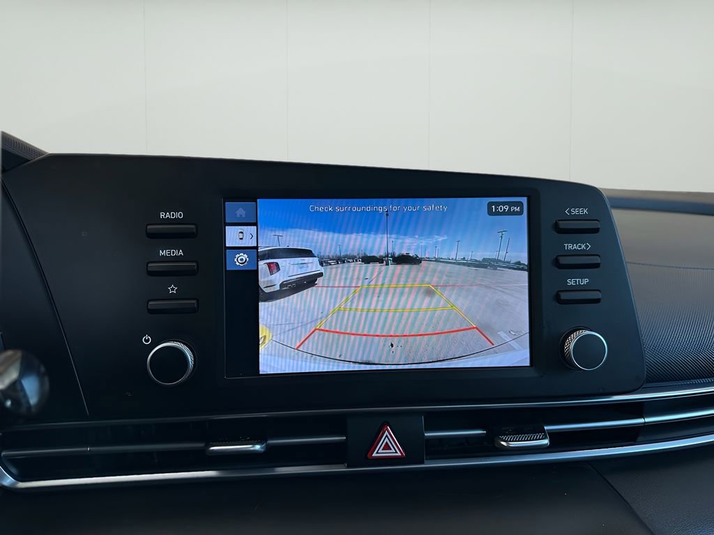 Used 2025 Hyundai Elantra SE FWD image 19