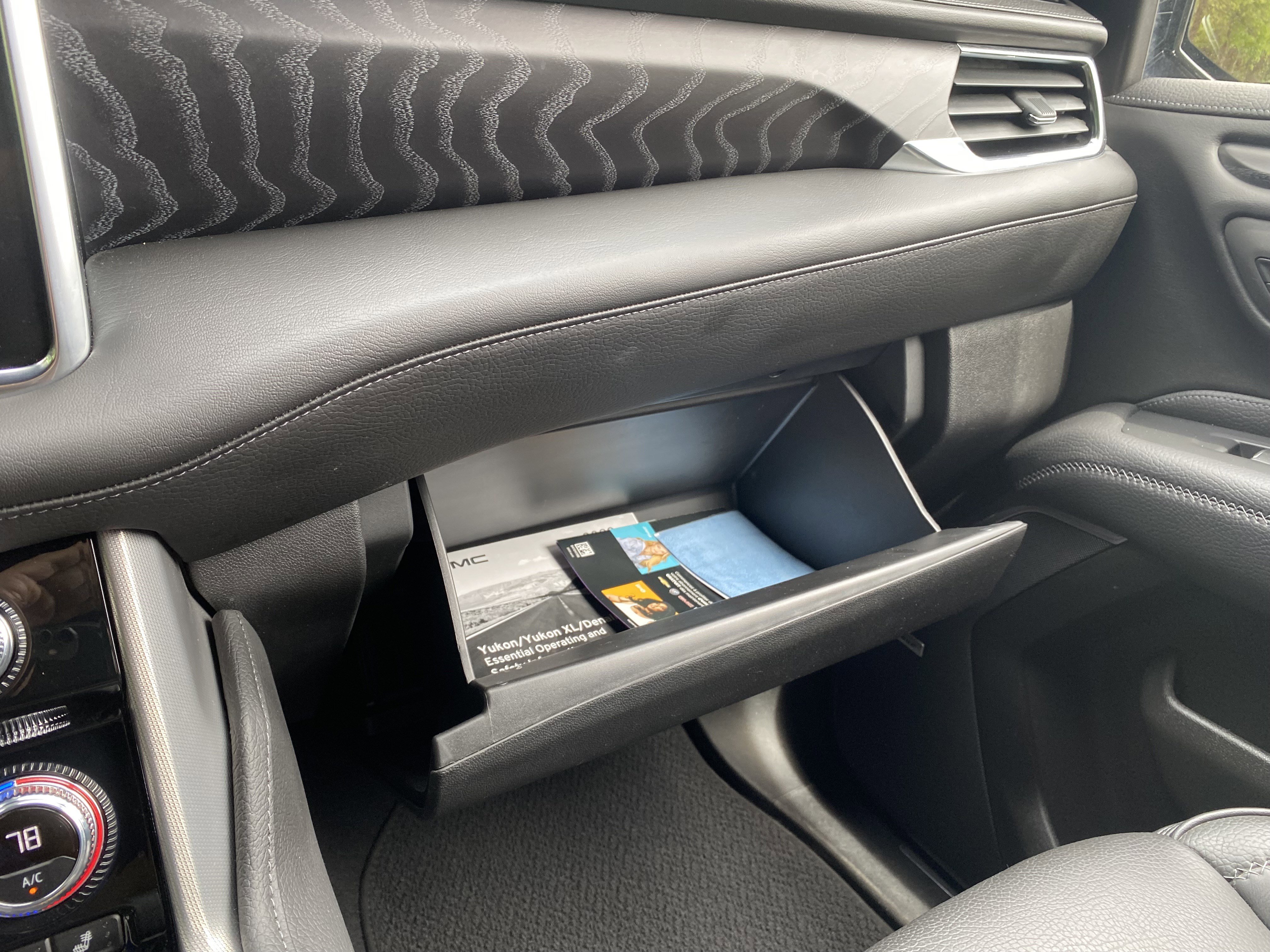 Used 2023 GMC Yukon Denali w/ Denali Reserve Package image 31