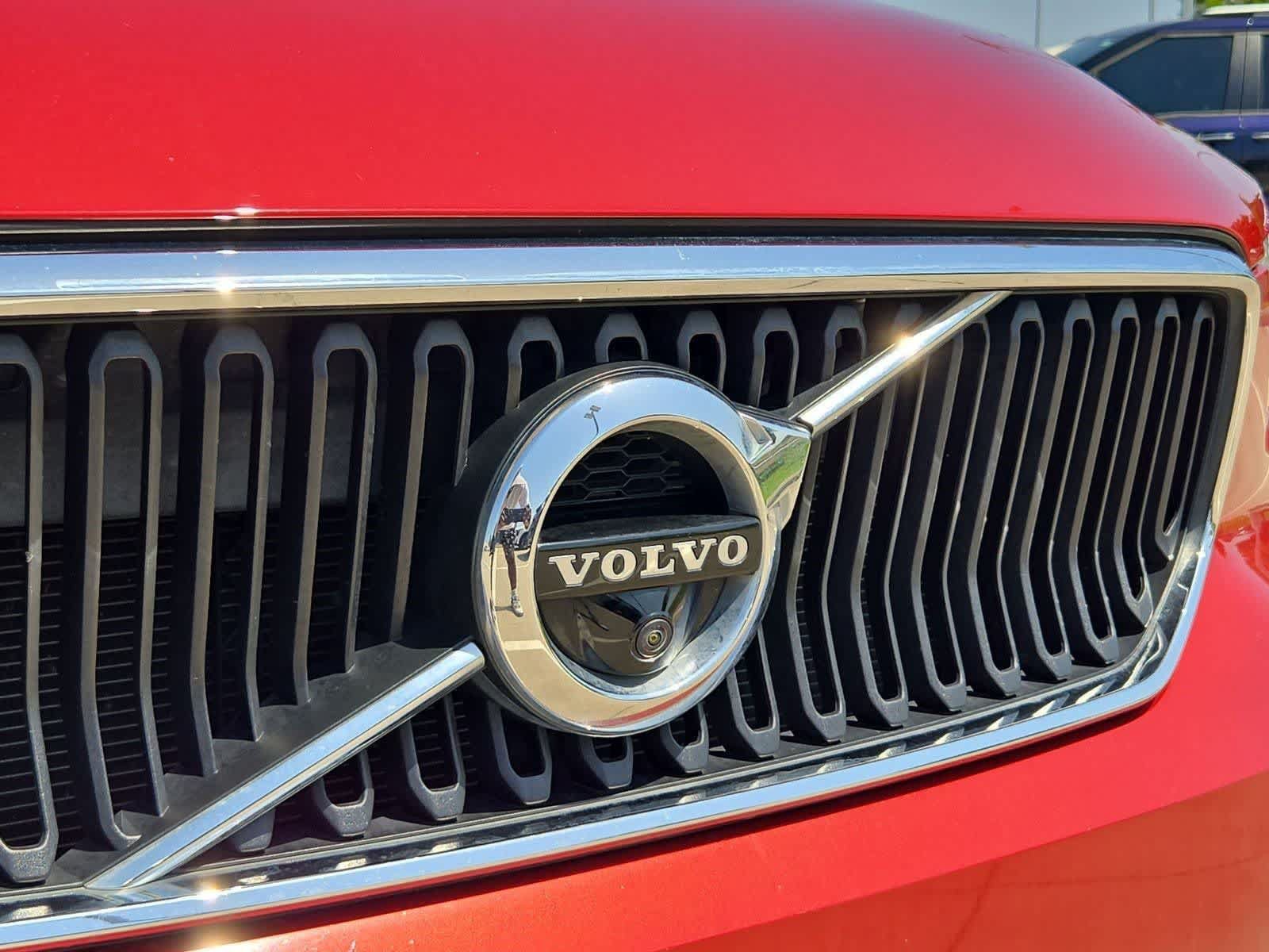 Used 2022 Volvo XC40 T4 Momentum FWD image 10