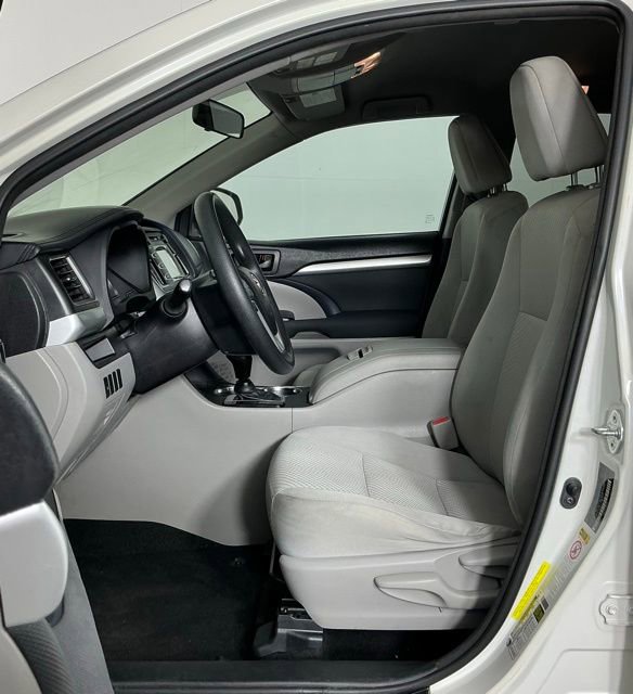 Used 2015 Toyota Highlander LE FWD image 13