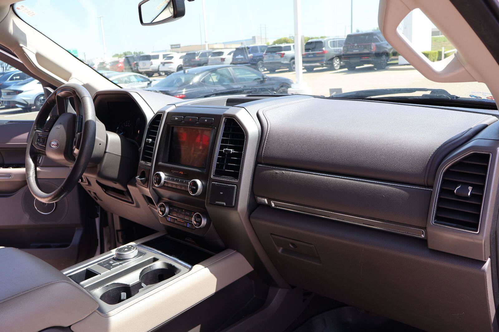 Used 2019 Ford Expedition XLT w/ Equipment Group 202A RWD image 24