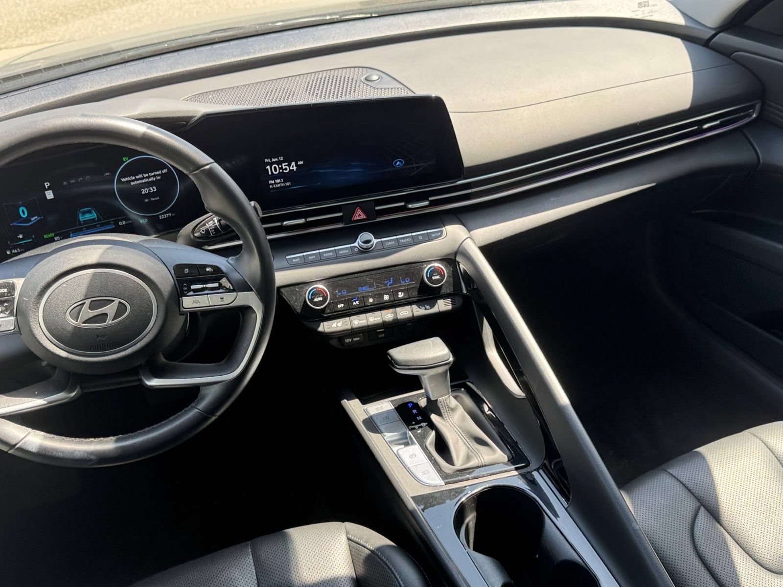 Used 2025 Hyundai Elantra Limited FWD image 21