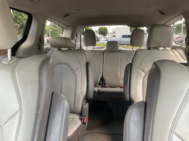 Used 2019 Chrysler Pacifica Touring-L Plus w/ Tire & Wheel Group FWD image 38