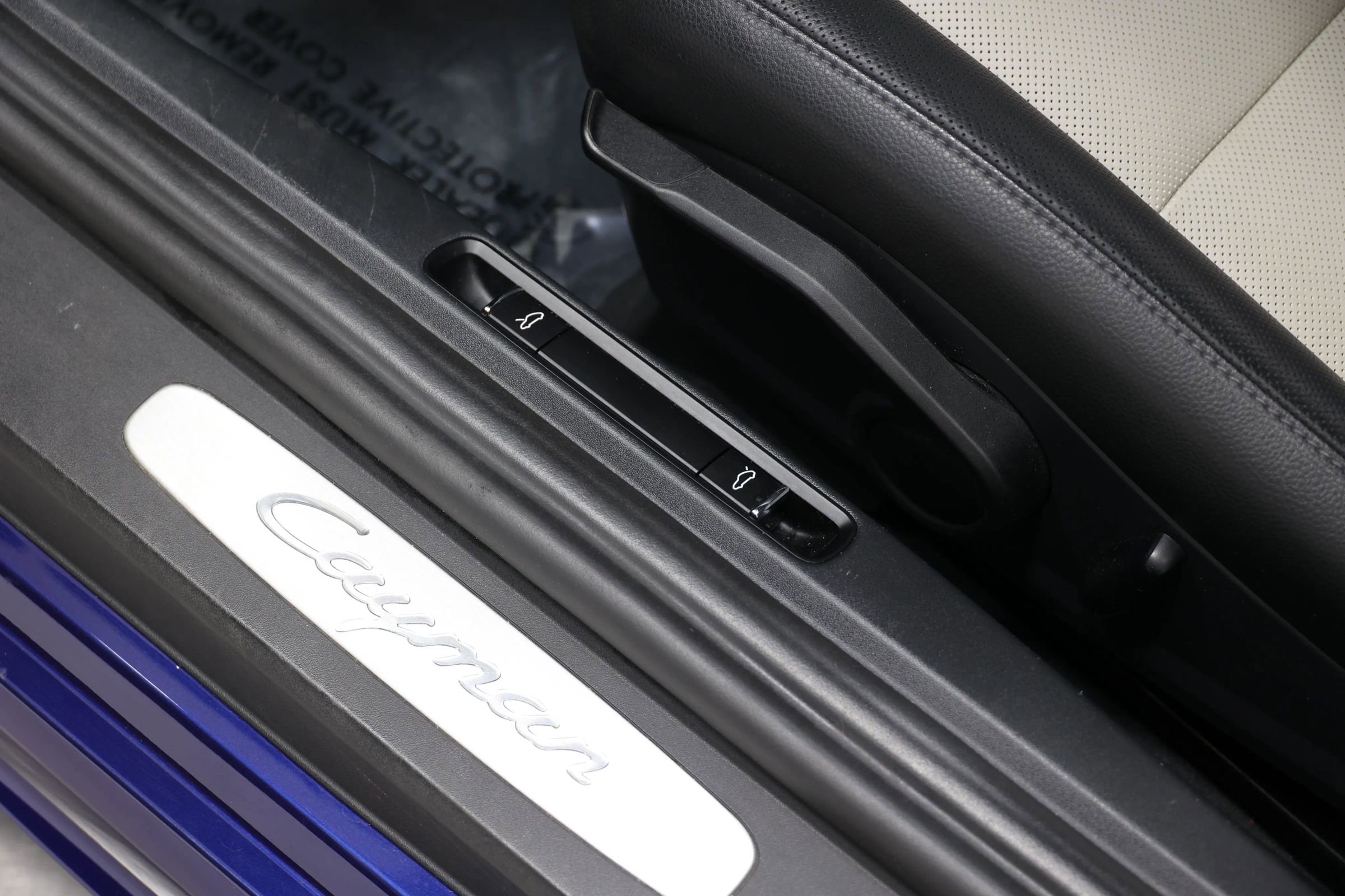 Used 2021 Porsche 718 Cayman RWD image 15
