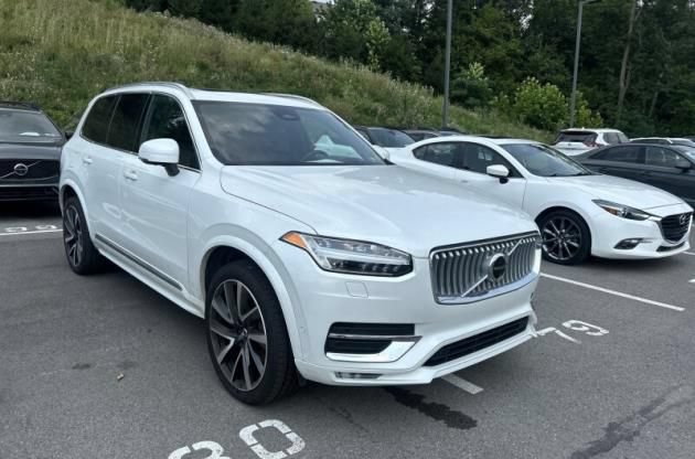 Used 2024 Volvo XC90 B6 Ultimate w/ Protection Package Premier AWD/4WD image 2