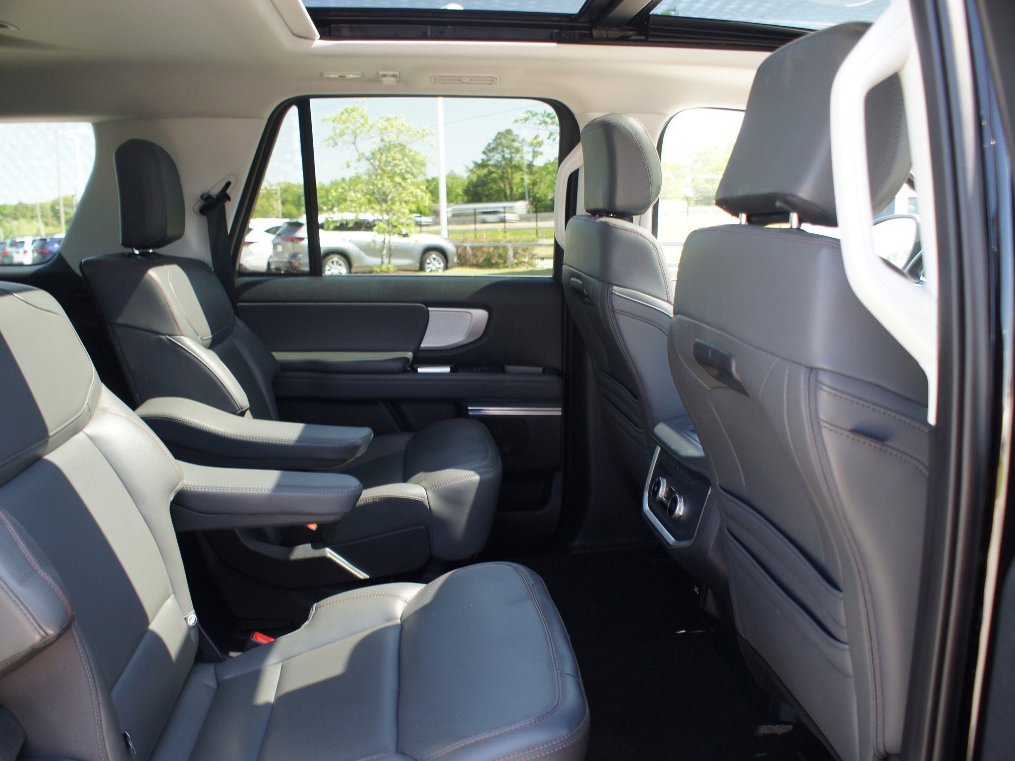 Used 2025 Ford Expedition Max Active AWD/4WD image 24