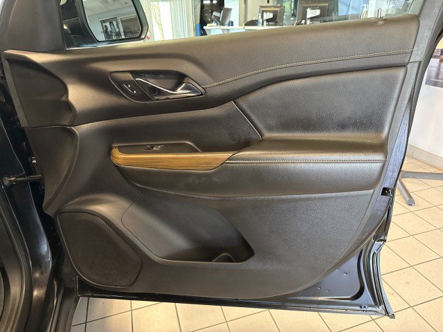 Used 2023 GMC Acadia SLE w/ Driver Convenience Package image 32