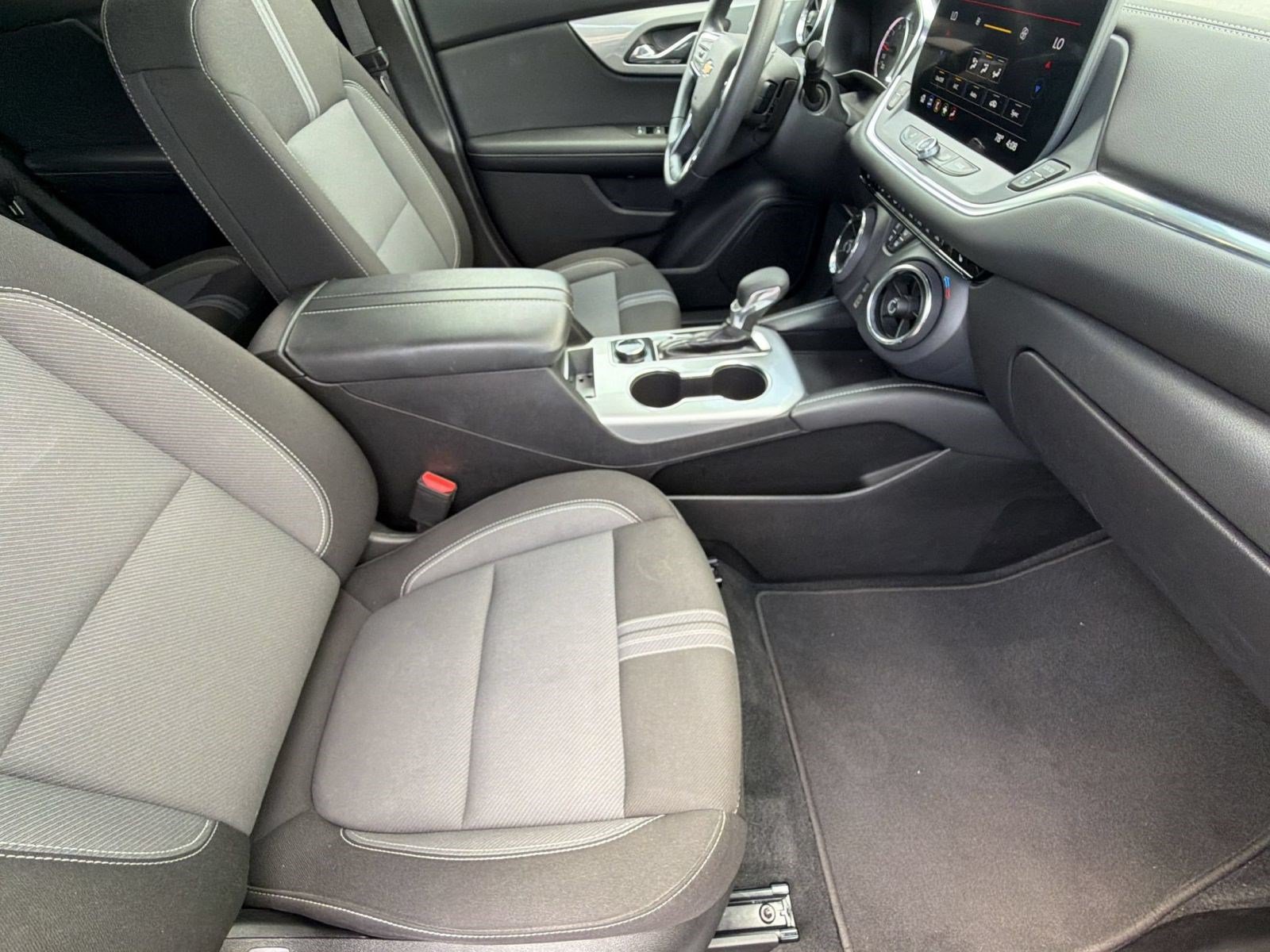 Used 2025 Chevrolet Blazer LT FWD image 25