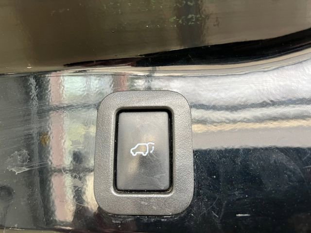 Used 2017 Toyota Highlander XLE w/ Carpet Mat Package image 14