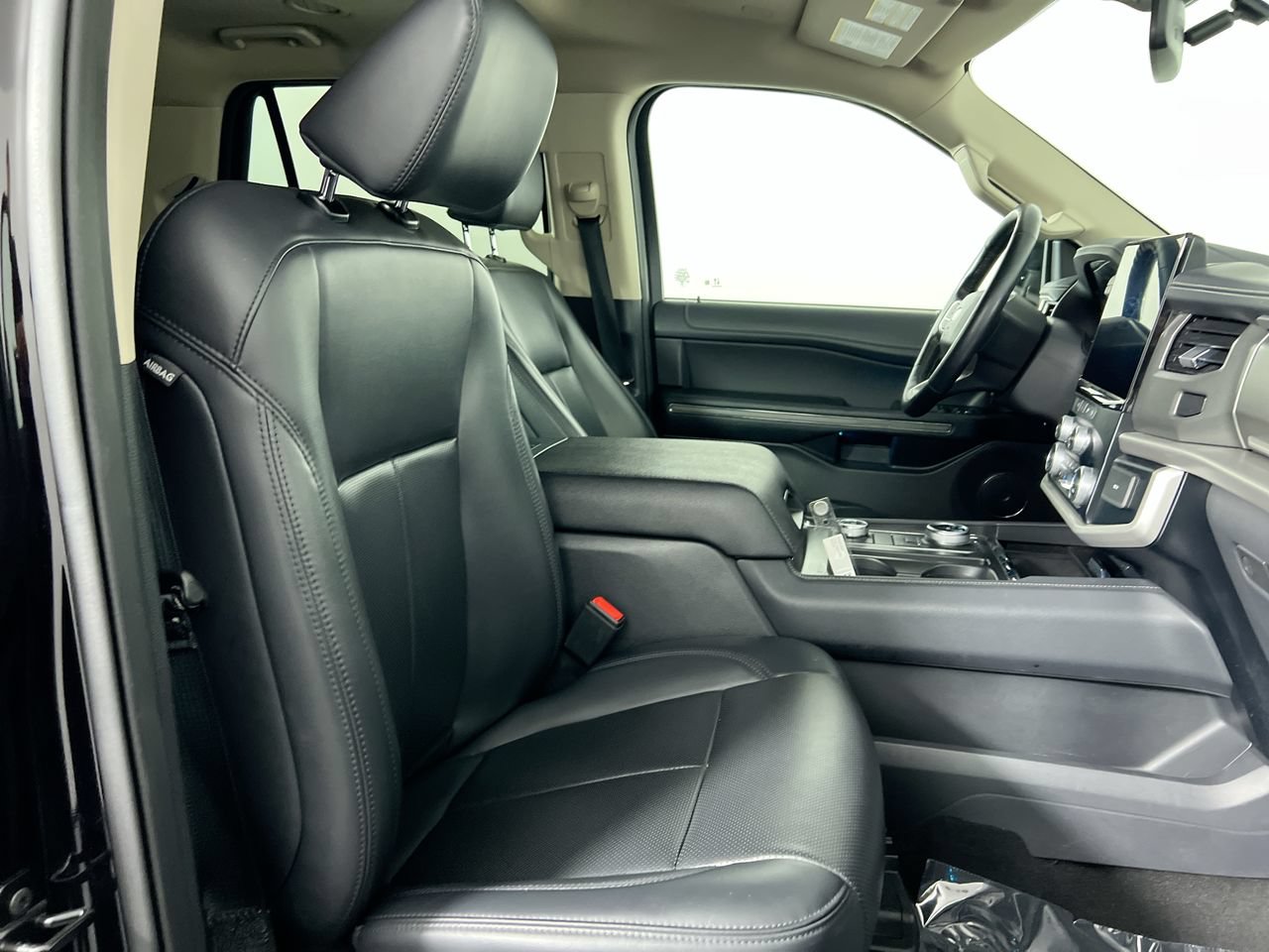 Used 2024 Ford Expedition XLT AWD/4WD image 29