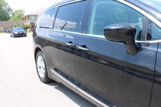 Used 2018 Chrysler Pacifica Touring-L Plus w/ Tire & Wheel Group FWD image 46