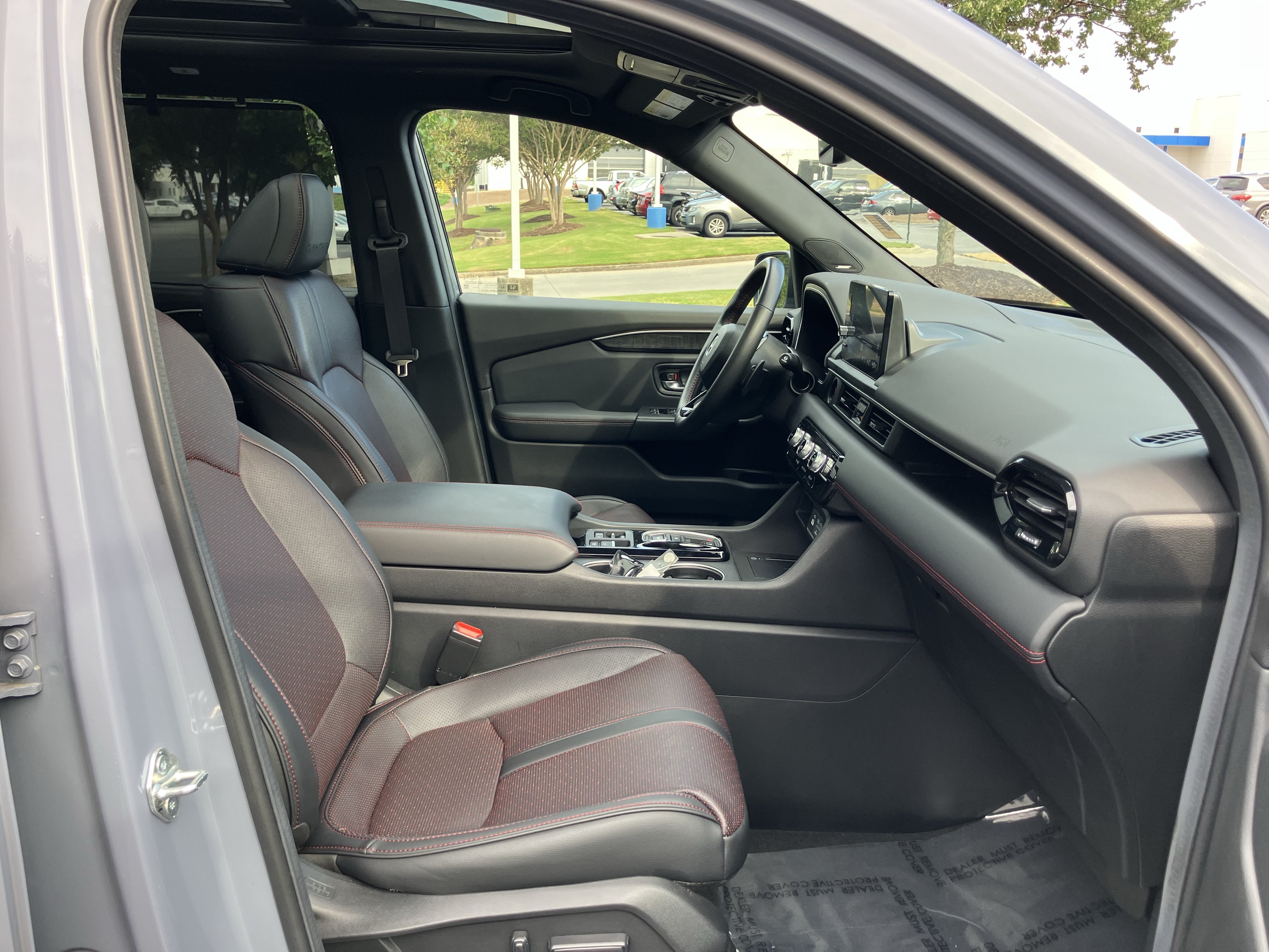 Certified 2025 Honda Pilot Black Edition image 38