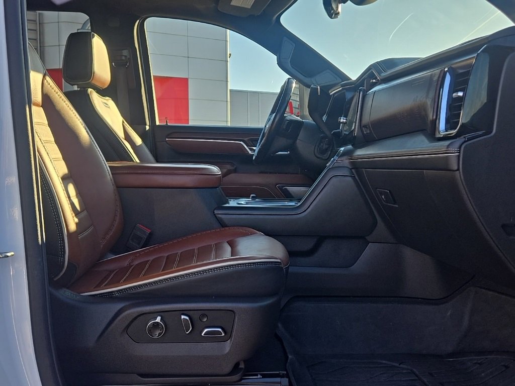 Used 2024 GMC Sierra 3500 Denali Ultimate image 35