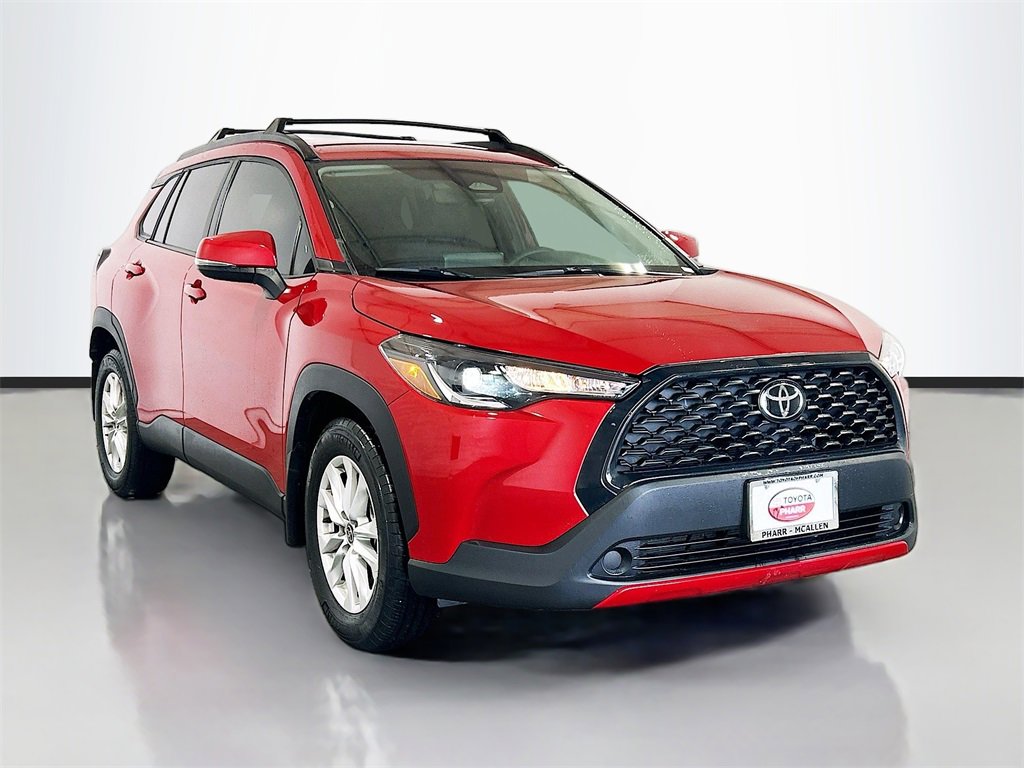 Used 2023 Toyota Corolla Cross LE image 3