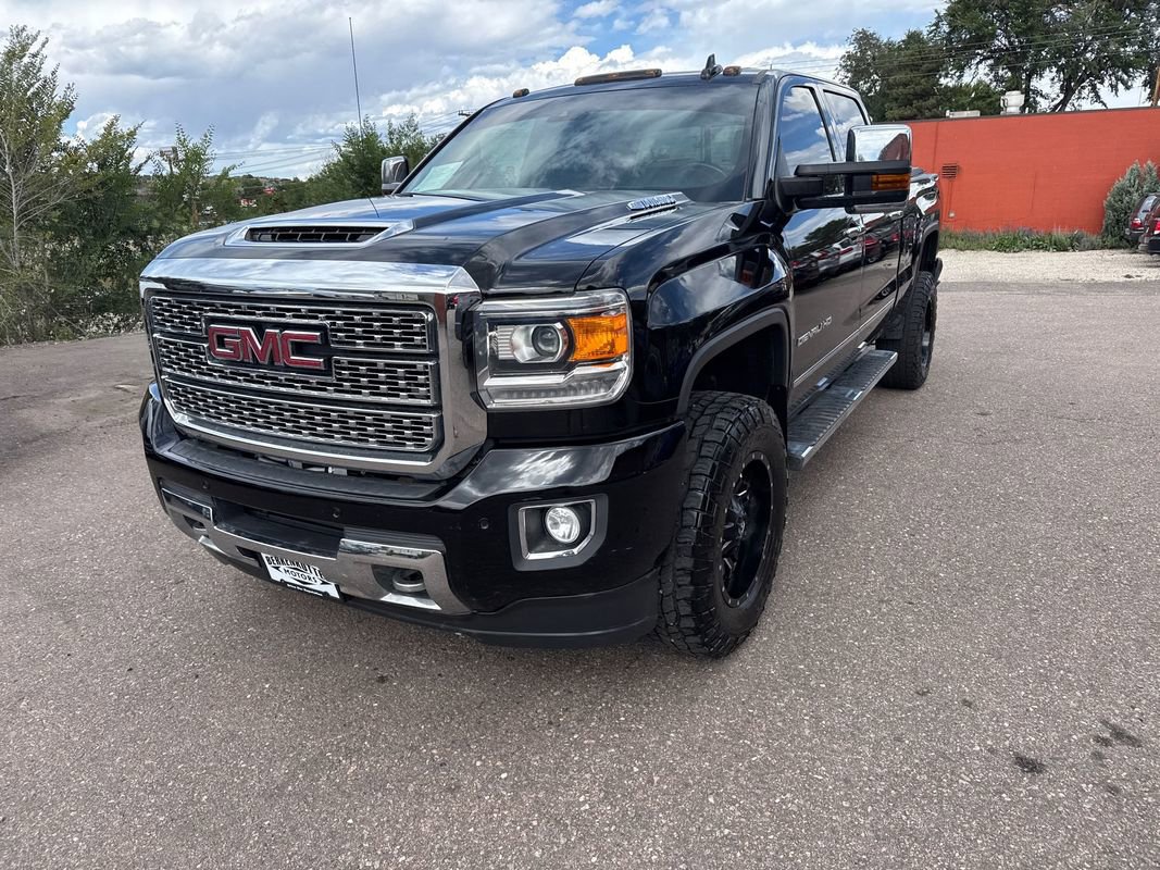 Used 2019 GMC Sierra 2500 Denali w/ Duramax Plus Package image 3