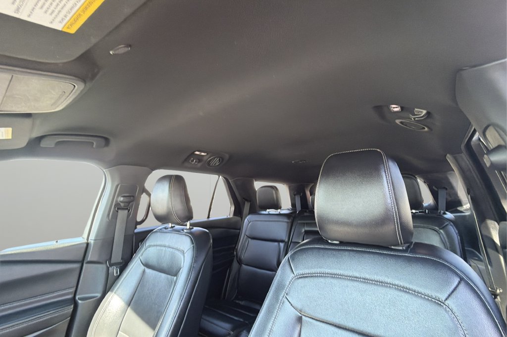 Used 2020 Ford Explorer XLT w/ Equipment Group 202A AWD/4WD image 32