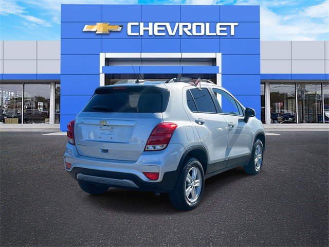 Certified 2022 Chevrolet Trax LT w/ LT Convenience Package image 7