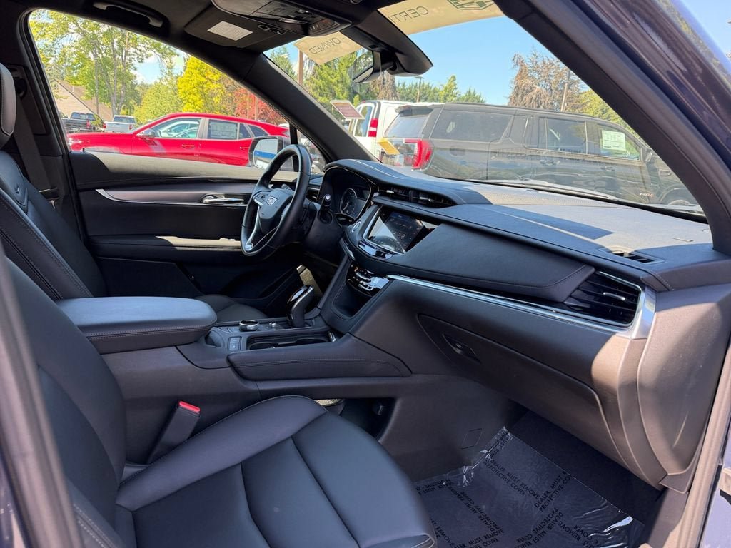 Used 2025 Cadillac XT6 Luxury AWD/4WD image 42