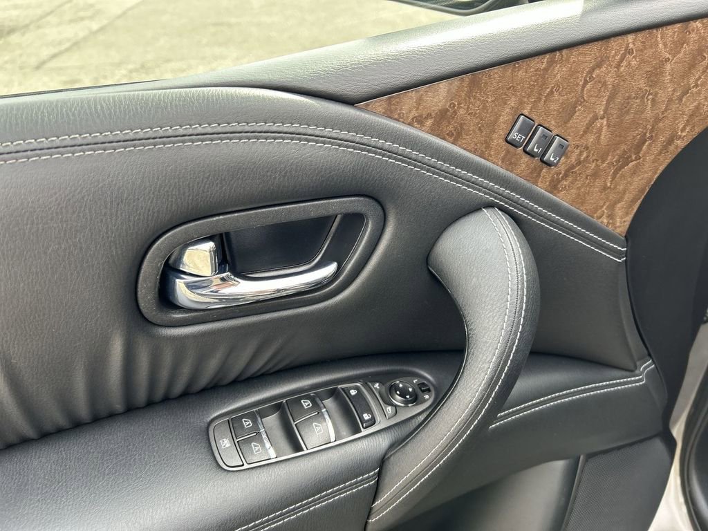 Used 2017 INFINITI QX80 4WD image 16