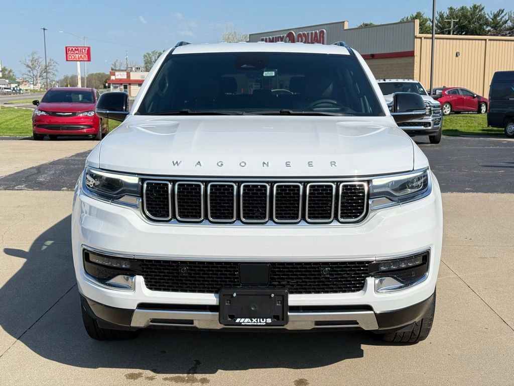 Used 2024 Jeep Wagoneer L Series III w/ Flexible Seating Group AWD/4WD image 2