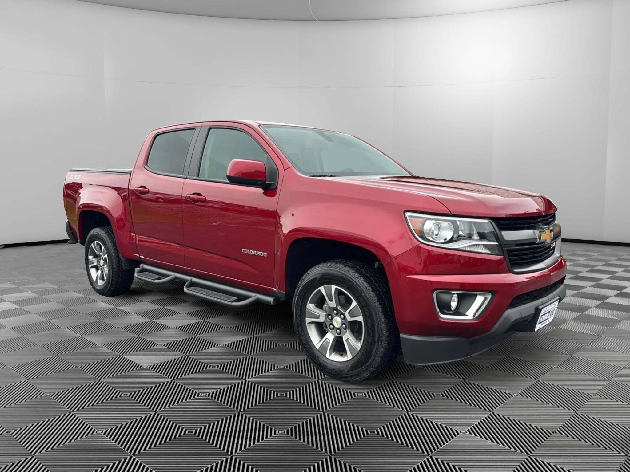 Used 2019 Chevrolet Colorado Z71 w/ LPO, Premium Interior Package AWD/4WD image 2