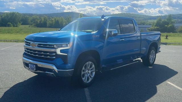 Used 2022 Chevrolet Silverado 1500 LTZ w/ Z71 Off-Road Package AWD/4WD image 4