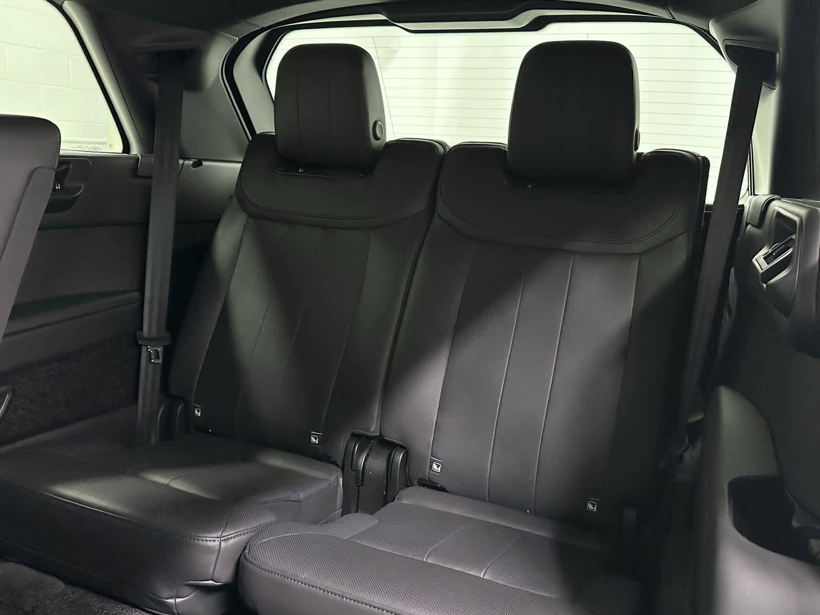 Used 2025 Land Rover Range Rover Long Wheelbase SE image 16