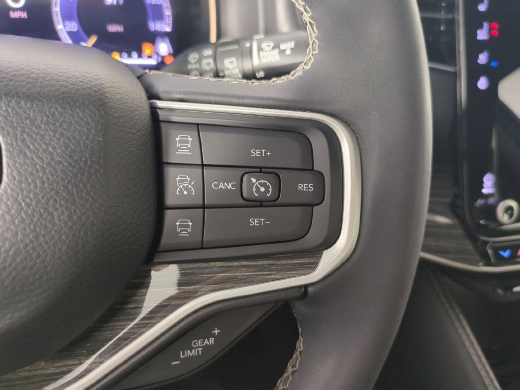 Used 2022 Jeep Wagoneer Series III AWD/4WD image 18