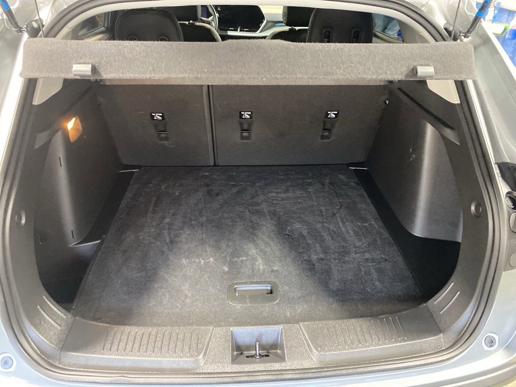 Certified 2025 Chevrolet Trax LT w/ LT Convenience Package image 14