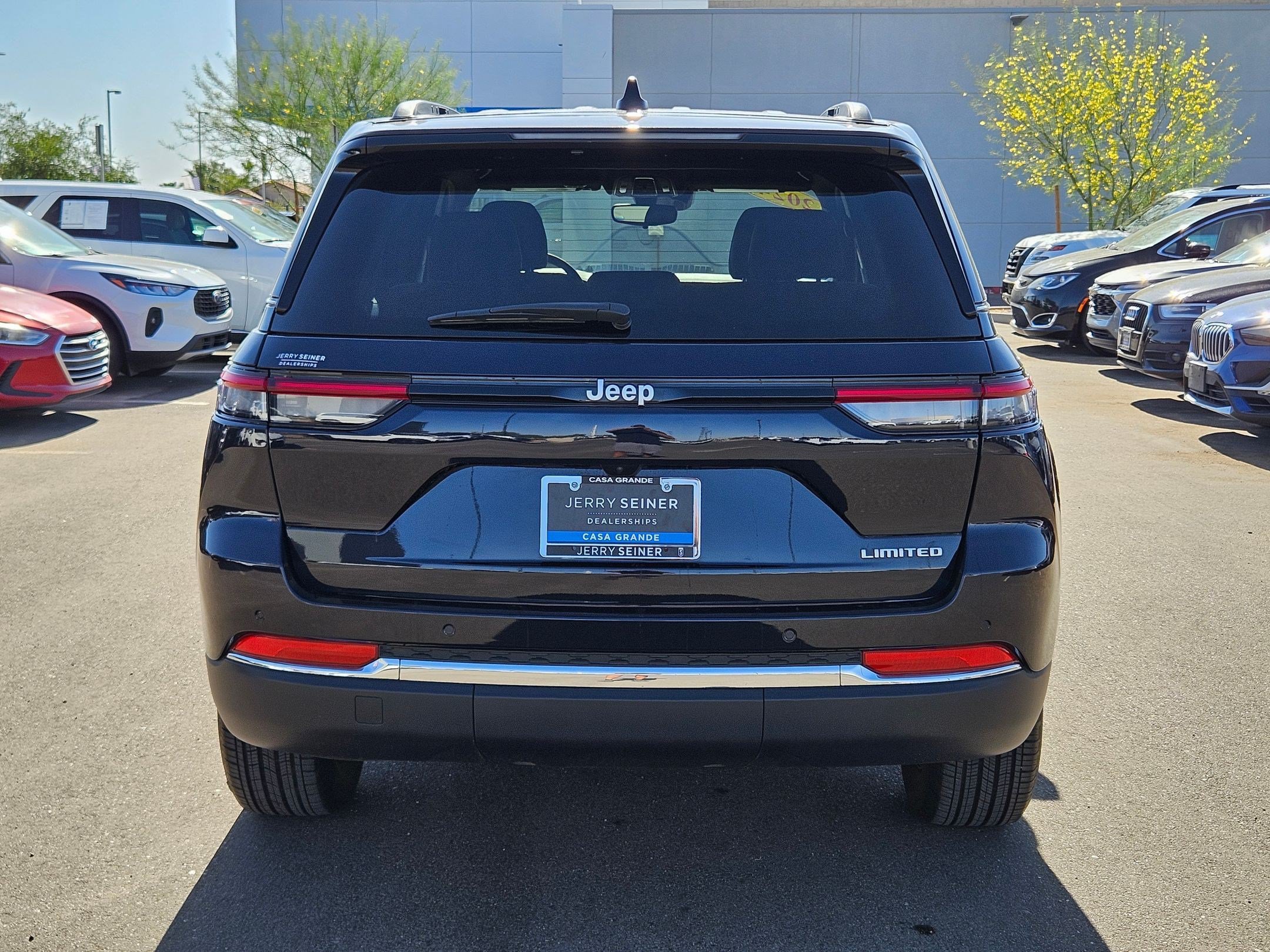 Used 2024 Jeep Grand Cherokee Limited RWD image 4