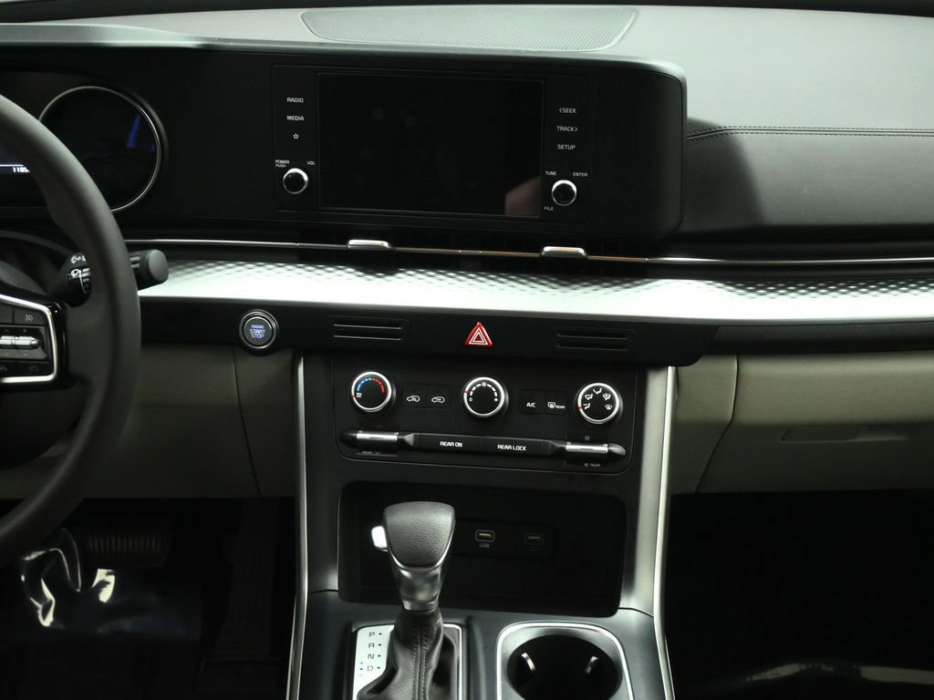 Used 2024 Kia Carnival LX image 37