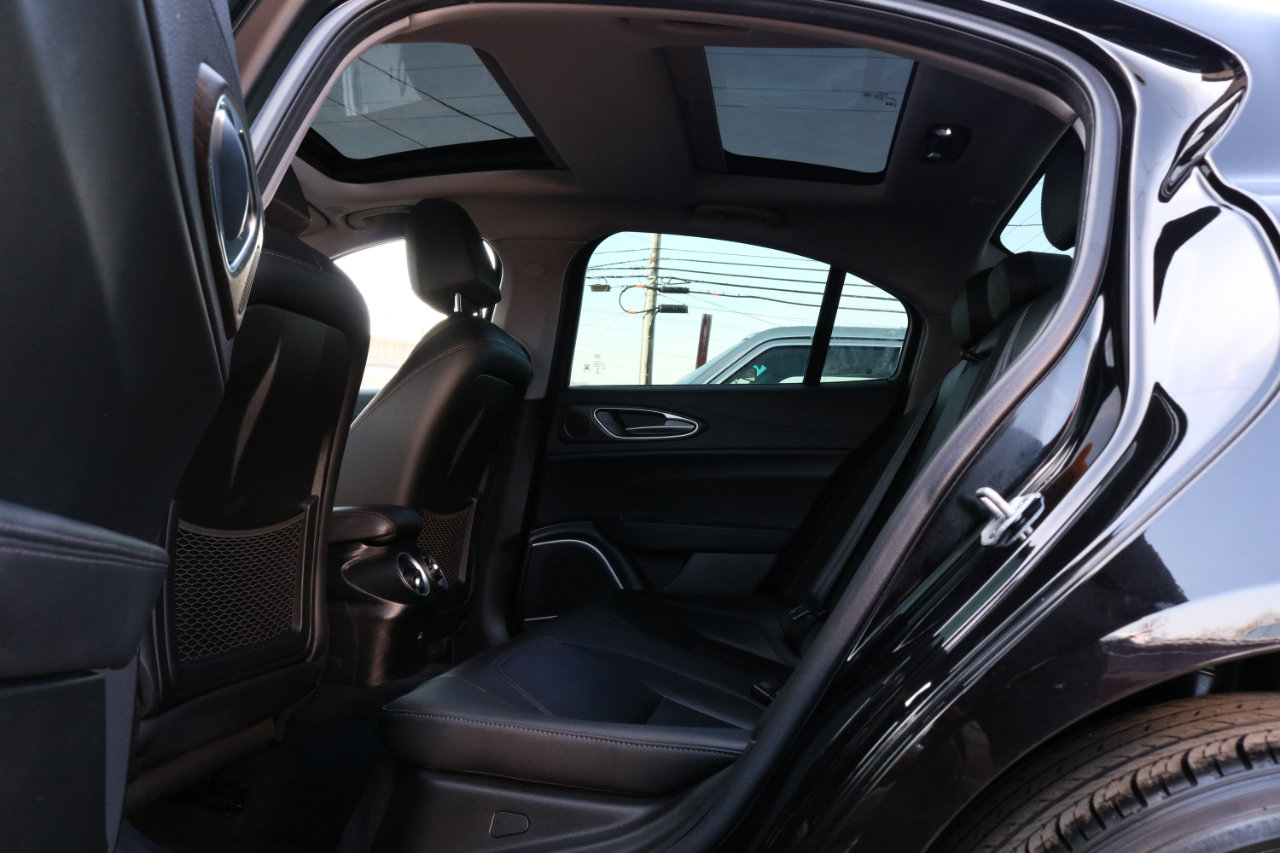 Used 2021 Alfa Romeo Giulia Ti w/ Nero Edizione image 39