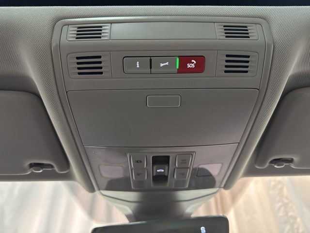 Certified 2023 Volkswagen Jetta SE w/ Panoramic Sunroof Package image 24