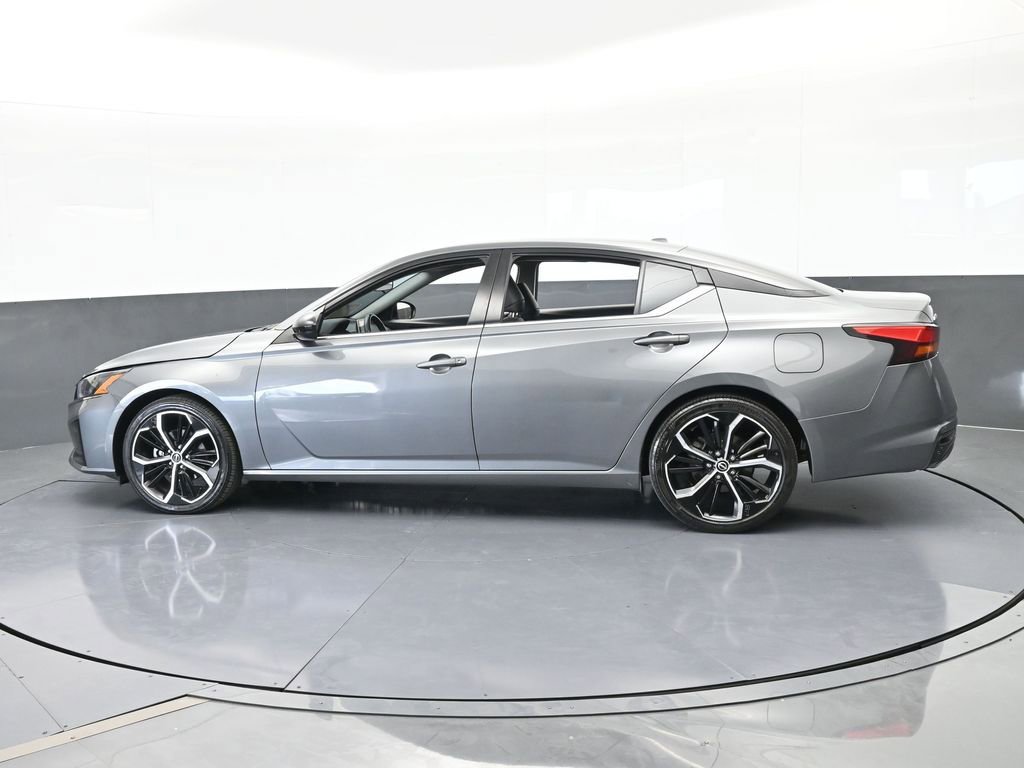 Used 2024 Nissan Altima 2.5 SR image 3