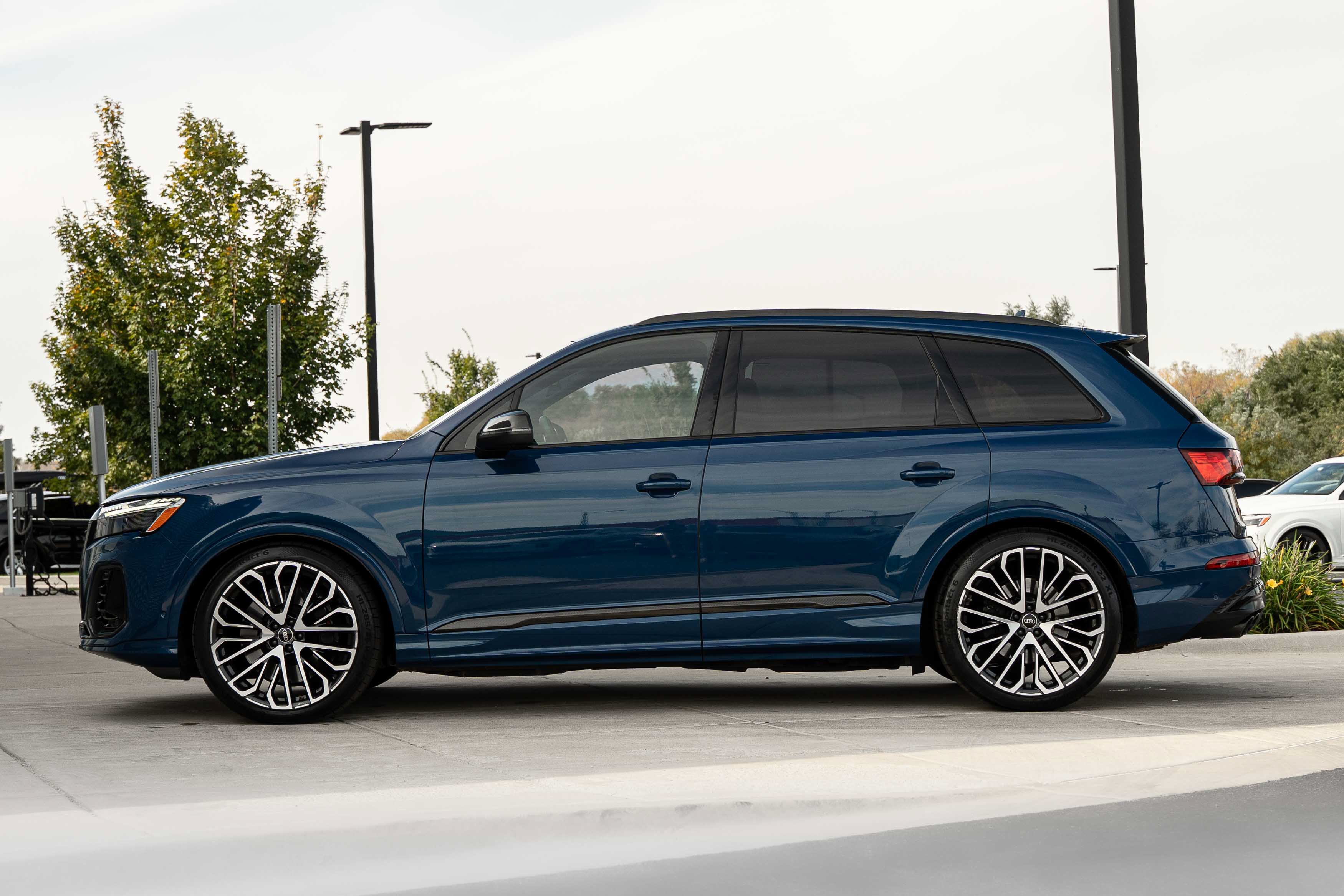 Certified 2025 Audi SQ7 Prestige AWD/4WD image 6