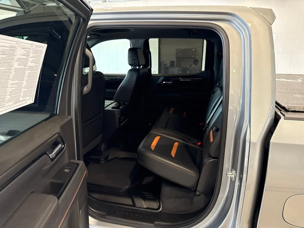Used 2025 GMC Sierra 1500 AT4 w/ AT4 Premium Package AWD/4WD image 18
