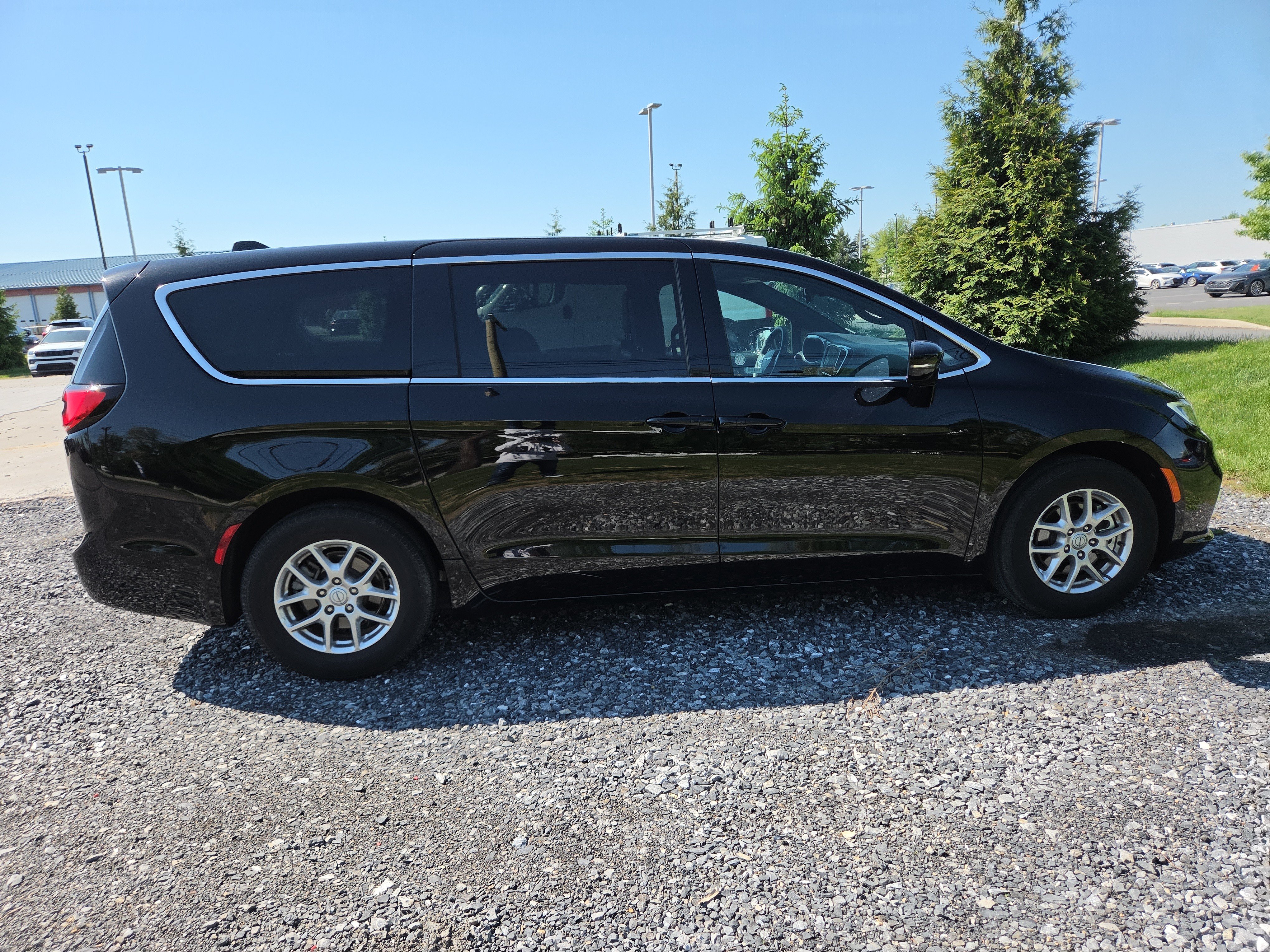 Used 2025 Chrysler Pacifica Select FWD image 20