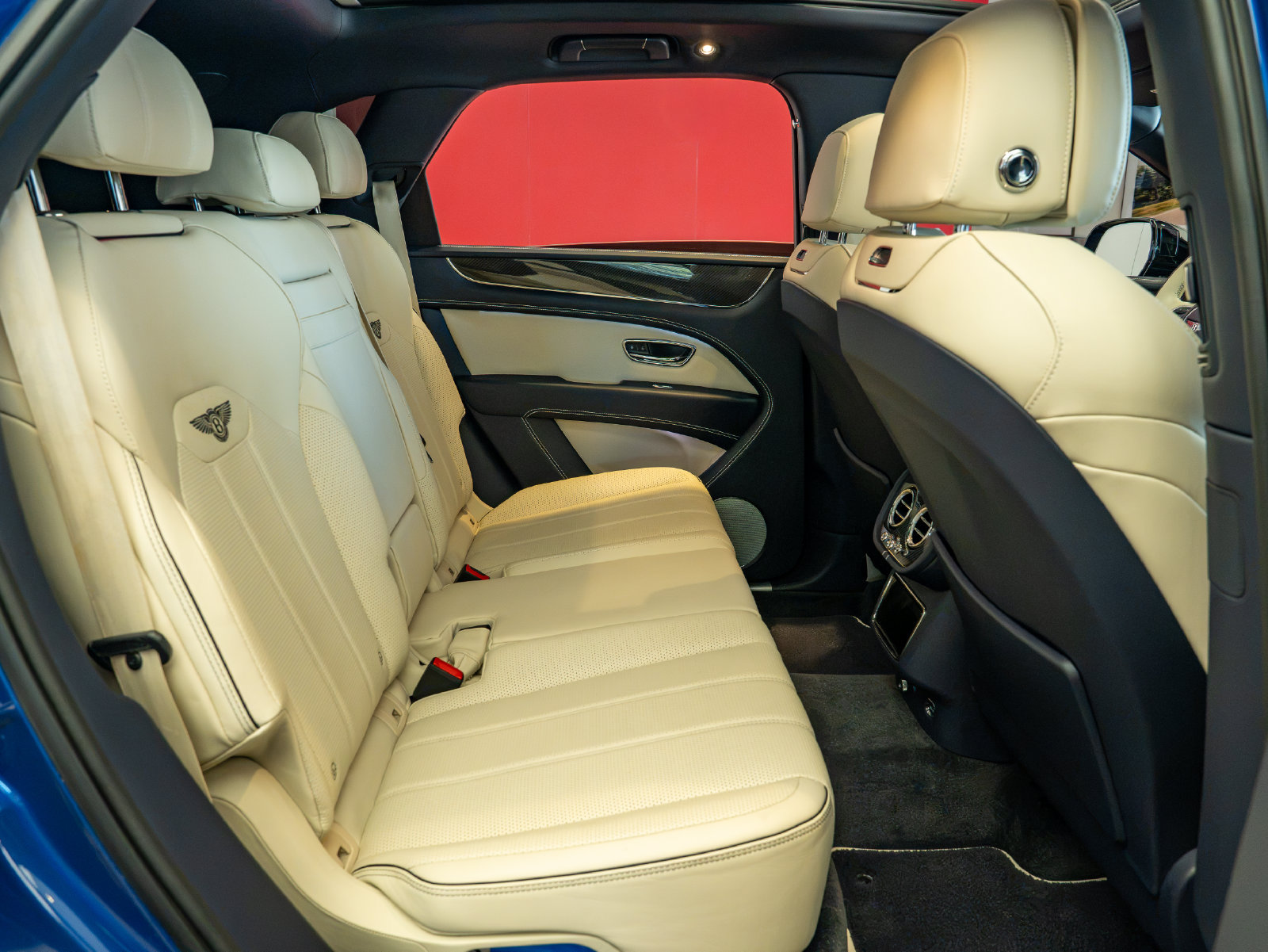 Used 2022 Bentley Bentayga AWD/4WD image 27