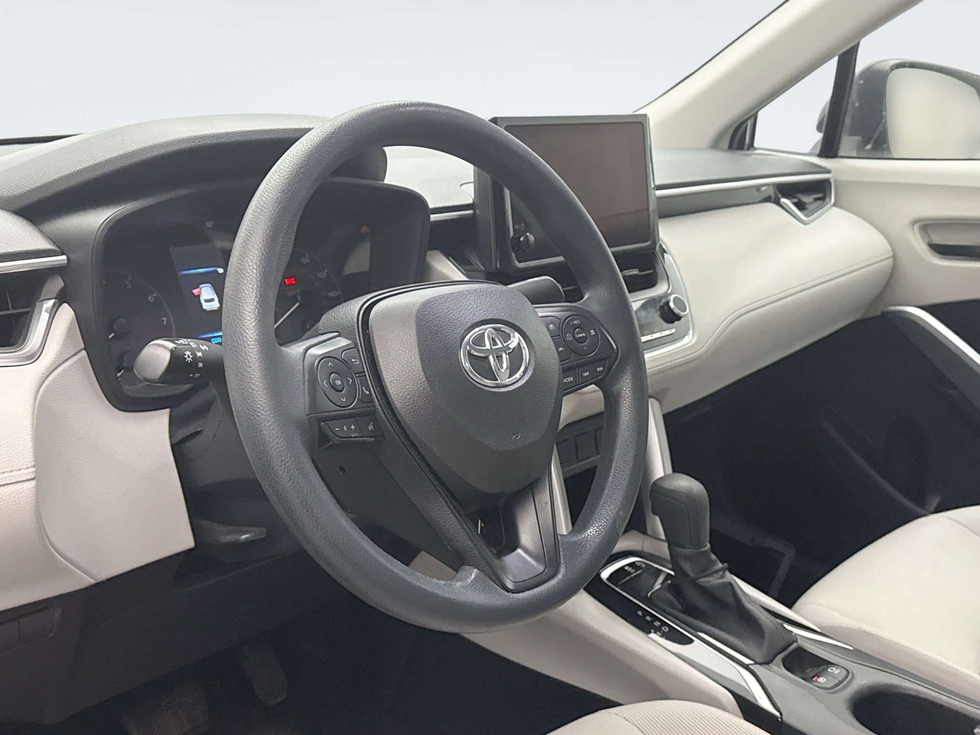 Used 2023 Toyota Corolla Cross L image 7