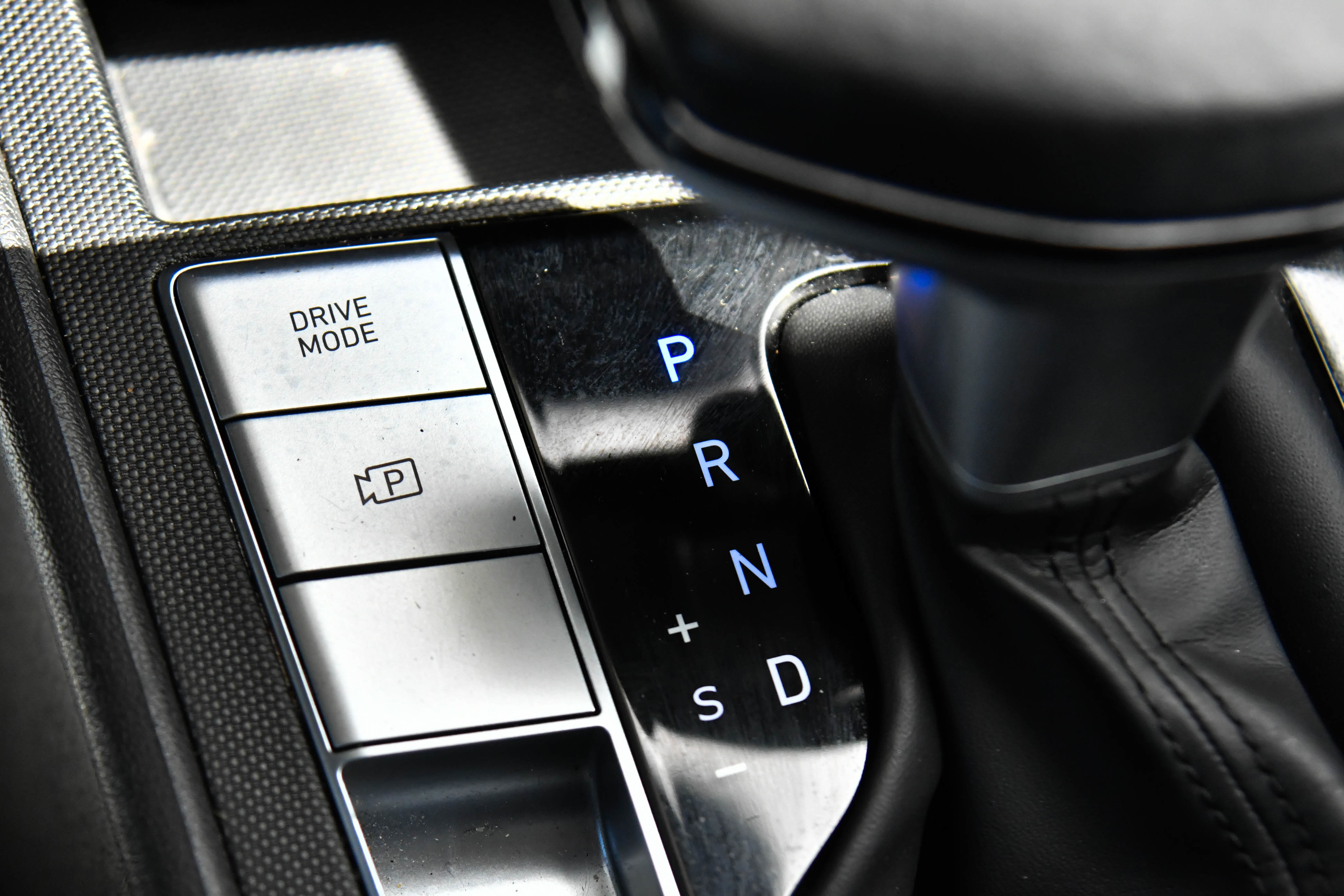 Used 2025 Hyundai Elantra Limited image 30