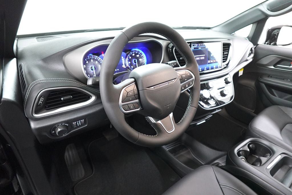 New 2027 Chrysler Pacifica Select FWD image 22